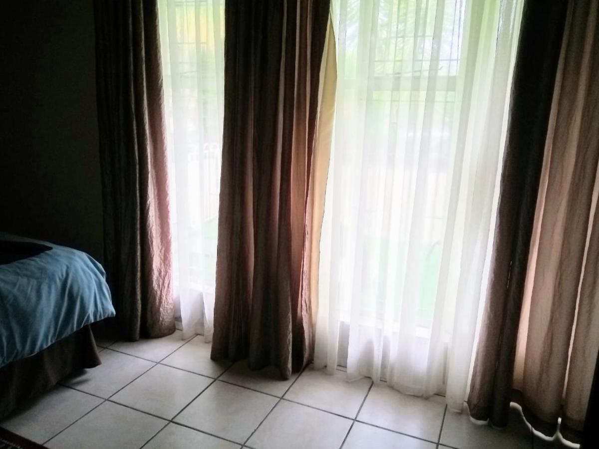 Rustenburg Guesthouse Экстерьер фото