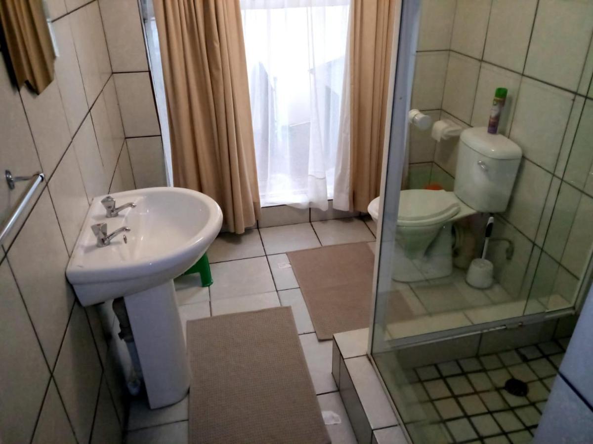 Rustenburg Guesthouse Экстерьер фото