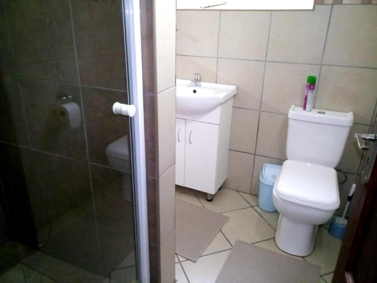 Rustenburg Guesthouse Экстерьер фото