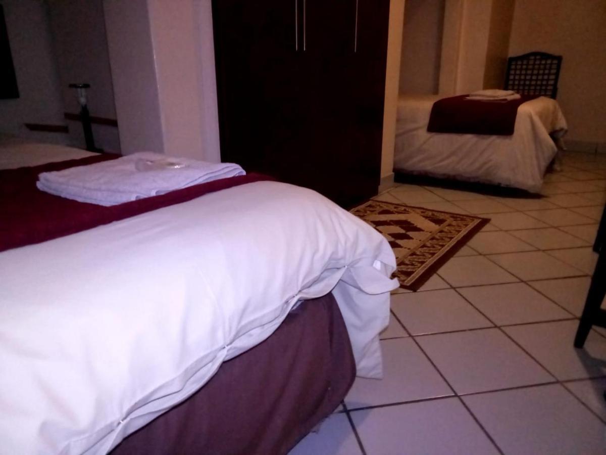 Rustenburg Guesthouse Экстерьер фото
