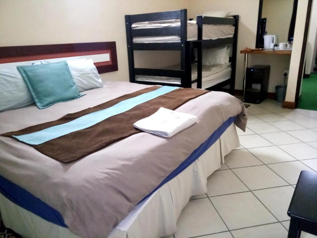 Rustenburg Guesthouse Экстерьер фото