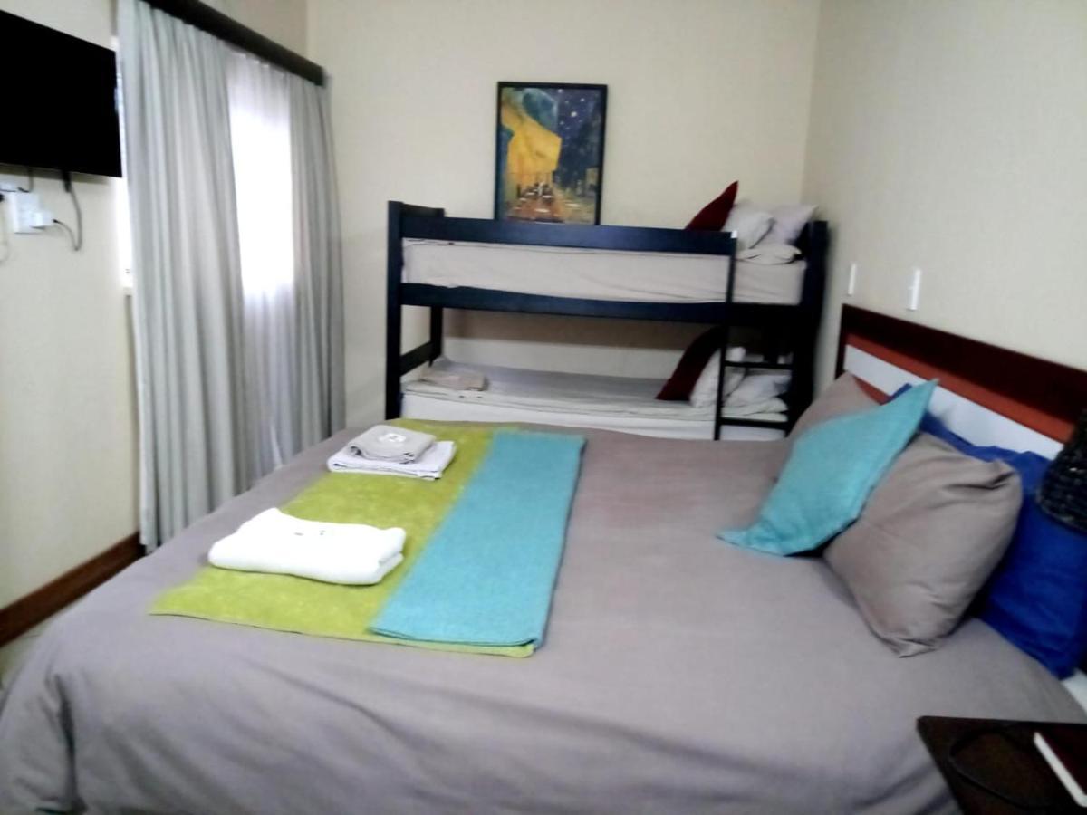 Rustenburg Guesthouse Экстерьер фото