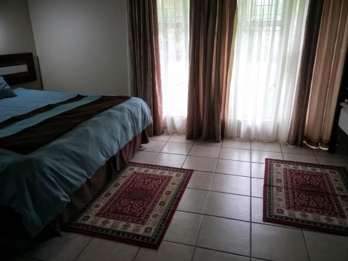 Rustenburg Guesthouse Экстерьер фото