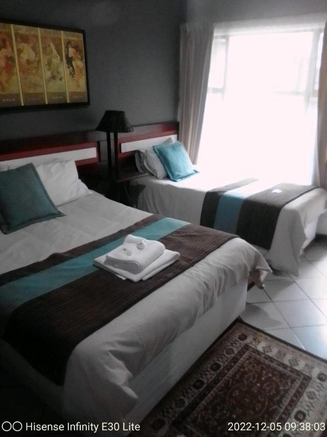 Rustenburg Guesthouse Экстерьер фото