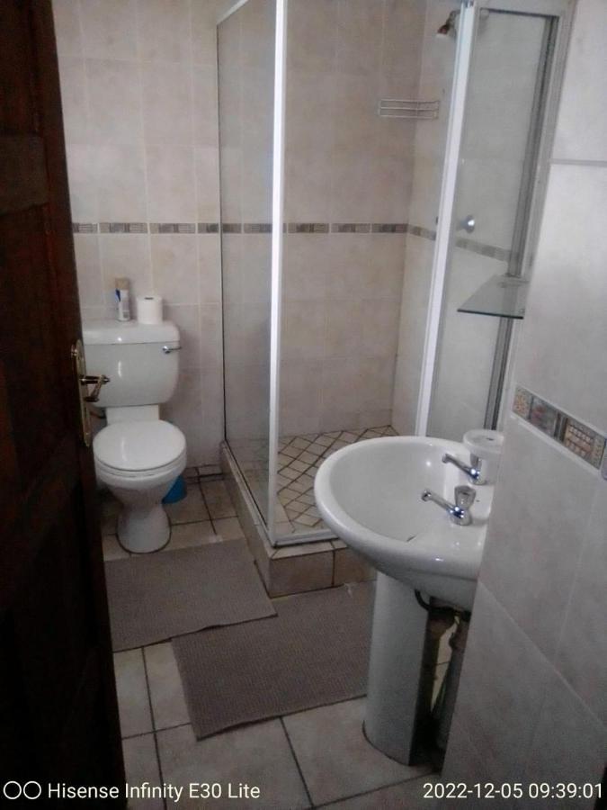 Rustenburg Guesthouse Экстерьер фото