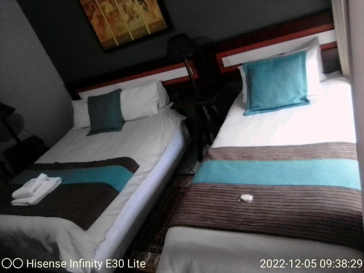 Rustenburg Guesthouse Экстерьер фото