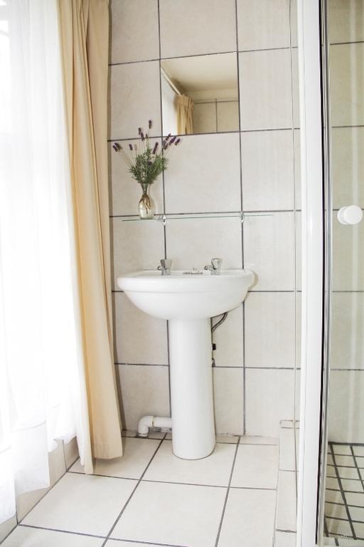 Rustenburg Guesthouse Экстерьер фото