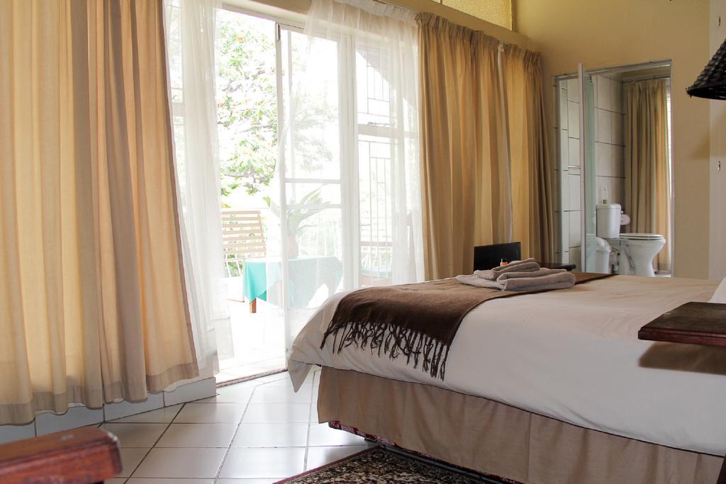 Rustenburg Guesthouse Экстерьер фото