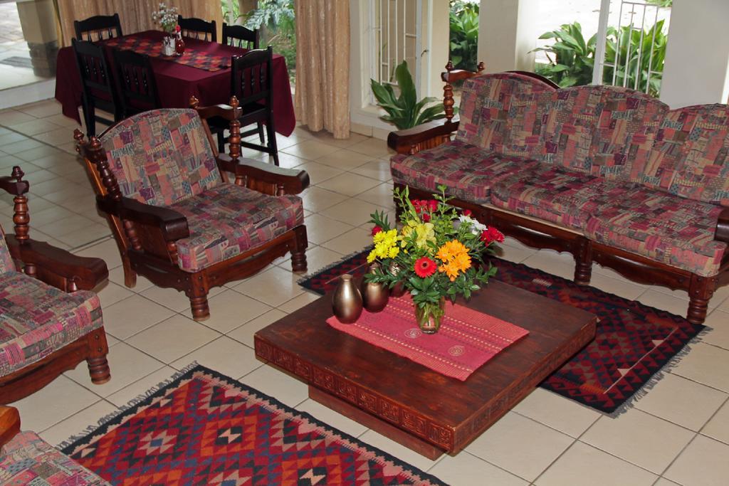 Rustenburg Guesthouse Экстерьер фото