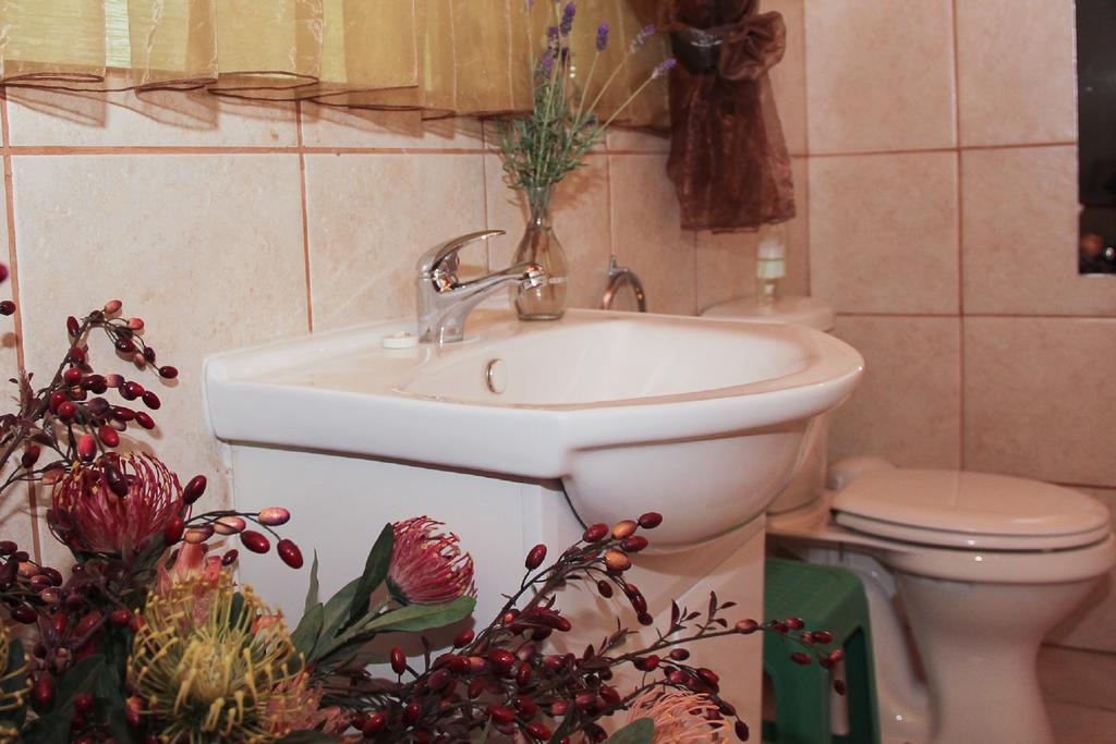 Rustenburg Guesthouse Экстерьер фото
