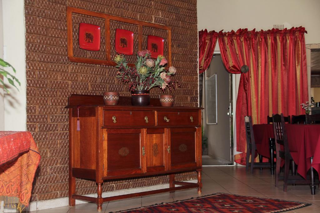 Rustenburg Guesthouse Экстерьер фото