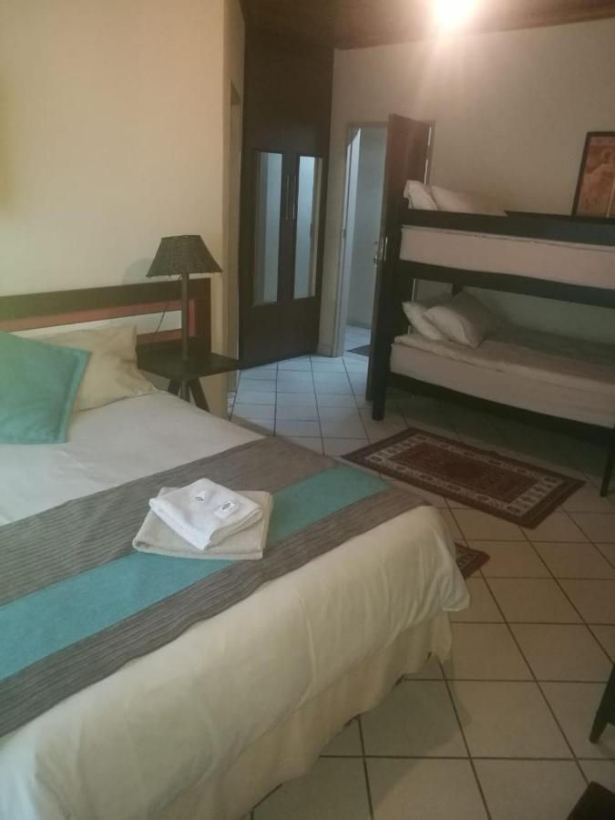 Rustenburg Guesthouse Экстерьер фото
